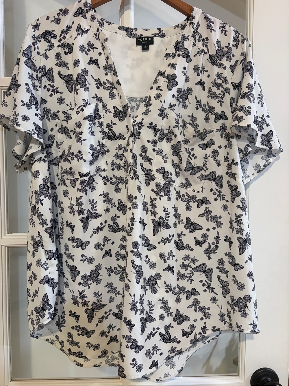 Torrid White Butterfly Floral Print V Neck Short Sleeve Blouse Double Pockets 2X
